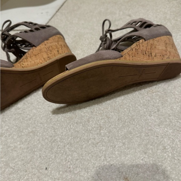 Dolce vita lace up beautiful sandal with a wedge heel - Picture 8 of 9